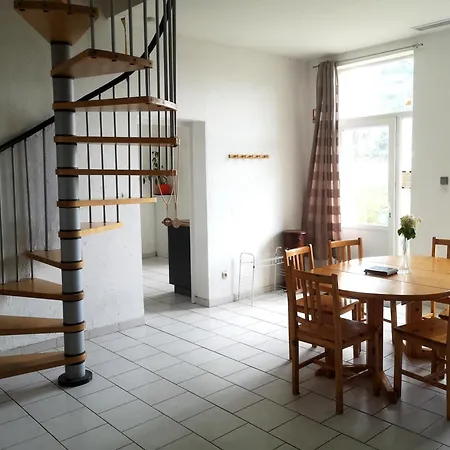 Holiday home Eco-gite De L'etang Present