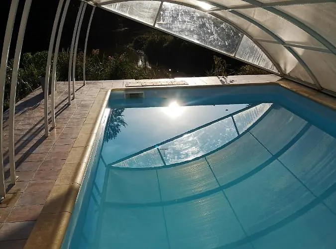 Holiday home Eco-gite De L'etang Present