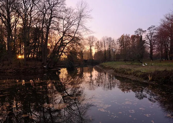 Holiday home Eco-gite De L'etang Present